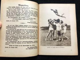 罕见 《1936年德国柏林奥运会 官方项目简介一套》原盒 26册 品相好  第11届夏季奥林匹克运动会 这次奥运会在纳粹德国进行，德国金牌榜上升到第一位，而这届奥运会也成为了希特勒宣传纳粹德国强大实力的一届。中国共派出69名运动员，参加了田径、游泳、举重、拳击、自行车、篮球和足球6个大项的比赛   此乃收藏佳品（ff11柜）