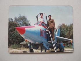 青岛中山公园战斗机上留影老飞机