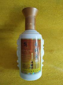 30年金赖酒酒瓶   瓶身是瓷的，瓶盖是塑料的  完好无损