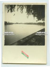 民国日军侵华时期拍摄的江西南昌的湖景老照片，泛银