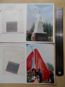 老照片【中国人民解放军农业建设第四师纪念碑，揭幕】照片2张，底片2张