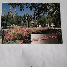 美国盐湖城市《广场上的雕塑》明信片(美国出版)