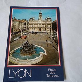 法国里昂市《沃土广场、喷泉与市政厅》明信片(法国出版)