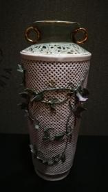青釉镂雕仿古鎏金大花瓶，高30Cm，工艺精湛复杂，美观罕见。放漏。