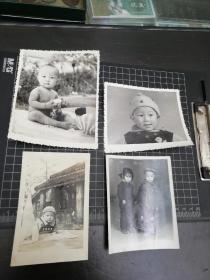 4张儿童黑白照片