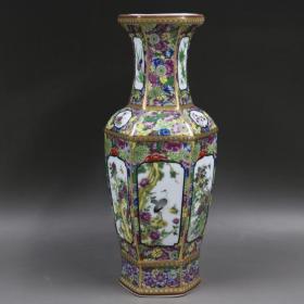 清乾隆【珐琅彩万花花鸟六方瓶】器型周正 釉色 画工 品相俱佳 漂亮呈现好 买即是漏 识者珍之 多说无益 好东西自己会说话 尺寸 高28.2厘米 口径7.5厘米 底径7.5厘米