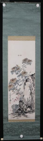 【日本回流】原装旧裱：陈半丁弟子、著名书画家 王雪涛（款） 水墨画作品《秋华草虫》一幅（纸本立轴，画心约2.6平尺，钤印：王雪涛印）HXTX315957