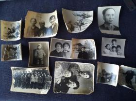 各种尺寸黑白老照片一组共13张合拍，尺寸不一。