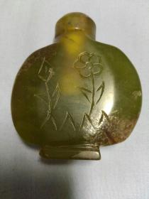 绿冻石雕花草纹鼻烟壶