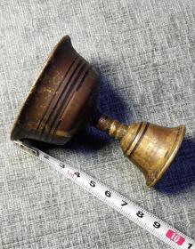 藏传铜油灯！包浆厚重、品相完美
尺寸：7.8x6.3cm重量：132克