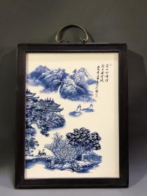 红木镶瓷板画挂屏！
《青花山水》
高37cm宽29cm