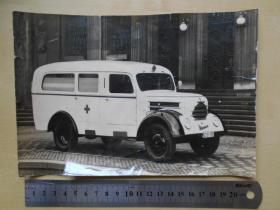 老汽车照片【早年，外国老式救护车】尺寸：22×15cm