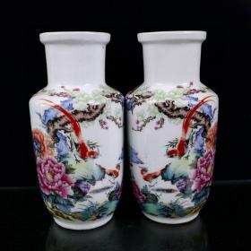 粉彩花鸟图纹花瓶一对
高20cm宽10.5cm