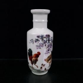 粉彩全家福图纹花瓶
高18.5cm宽8.5cm