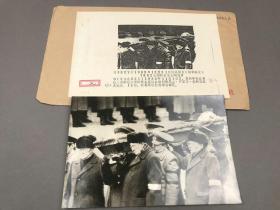 【八十年代照片】中国百科大全书出版社上海分社,1982年国际重要新闻图片 《苏共中央总书记勃列日涅夫逝世》照片1张（20*14.5）附信封 。