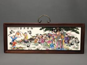 红木镶瓷板画《福寿康宁》挂屏
尺寸高20cm宽53cm
