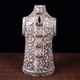 釉里红缠枝莲纹花瓶
高24.5cm宽13cm