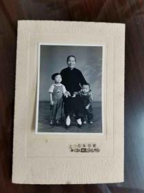早期 上海 公私合营中国照相 《老人与小孩》底板尺寸18X12 精美可藏