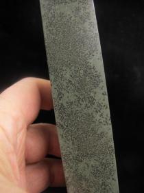 -收藏精品 少见广东千层纹天然水草冻石大章9515，够大，名贵品种，其珍贵性大家都知道，再带天然水草，超级漂亮，自己收藏的。产量少已绝产。手感质地佳，无裂，质地够好，稳定易保养，性稳定，精致！是送人的绝好礼物。