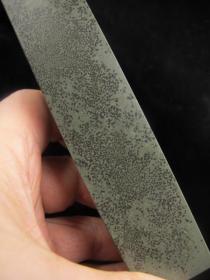 -收藏精品 少见广东千层纹天然水草冻石大章9515，够大，名贵品种，其珍贵性大家都知道，再带天然水草，超级漂亮，自己收藏的。产量少已绝产。手感质地佳，无裂，质地够好，稳定易保养，性稳定，精致！是送人的绝好礼物。