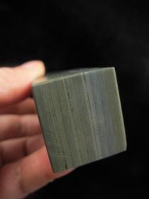 -收藏精品 少见广东千层纹天然水草冻石大章9515，够大，名贵品种，其珍贵性大家都知道，再带天然水草，超级漂亮，自己收藏的。产量少已绝产。手感质地佳，无裂，质地够好，稳定易保养，性稳定，精致！是送人的绝好礼物。