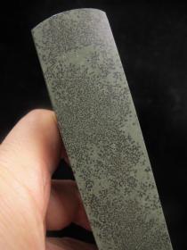 -收藏精品 少见广东千层纹天然水草冻石大章9515，够大，名贵品种，其珍贵性大家都知道，再带天然水草，超级漂亮，自己收藏的。产量少已绝产。手感质地佳，无裂，质地够好，稳定易保养，性稳定，精致！是送人的绝好礼物。