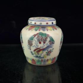 斗彩花鸟纹天字罐
高10cm宽10.5cm