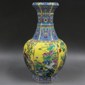 清乾隆【珐琅彩花鸟六方赏瓶】器型周正 釉色 画工 品相俱佳 漂亮呈现好 买即是漏 识者珍之 多说无益 好东西自己会说话 尺寸高25.5厘米 口径6.8厘米 底径7.6厘米