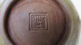 工艺品大师画家   韩美林制作  茶壶1个绿釉   壶盖有小口  尺寸10-17厘米
