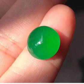 ！，边角料玉石，，收到一个冰阳绿戒指面7MM，，
