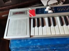 上海敦煌牌老电子琴，原箱品好，60厘米的
