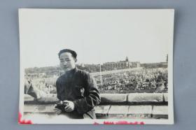 【同一来源】著名记者、首任驻美记者、曾任《人民中国》副总编辑 张彦旧藏 “在开国大典上的拍照” 及“开国大典上的坦克”共计两张 HXTX328969