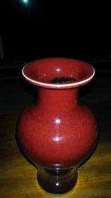 红运当头，清雍正霁红釉大观音瓶，32*19*13cm。红如牛血，灯草边口，开片细纹，修胎工整，火石红沿边缘泛起。苹果青绿底，内胆亦显苹果青绿色，有胎泥脱落，雍正特征明显。难得一见之吉祥祈福珍品。