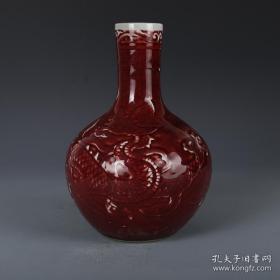 郎窑红鼻祖，康熙王朝顶礼膜拜，祭祀太阳神器，大明宣德红釉龙纹天球瓶。气势恢宏，大红大紫，灯草口边，火石泛红，铁锈斑痕，渗透胎骨。国之重宝，民之福膏。大吉大利，红运当头。