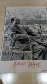 大型棉织挂毯【毛主席坐藤椅】，杭州东方红丝织厂敬制，宽2米2，高1米5，保真